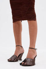 AZALEA WANG FASCIA CHOCOLATE WEDGE FRINGE SANDAL