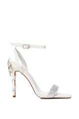 AZALEA WANG BALSAM EMBELLISHED FLOWER DECOR SANDAL IN WHITE
