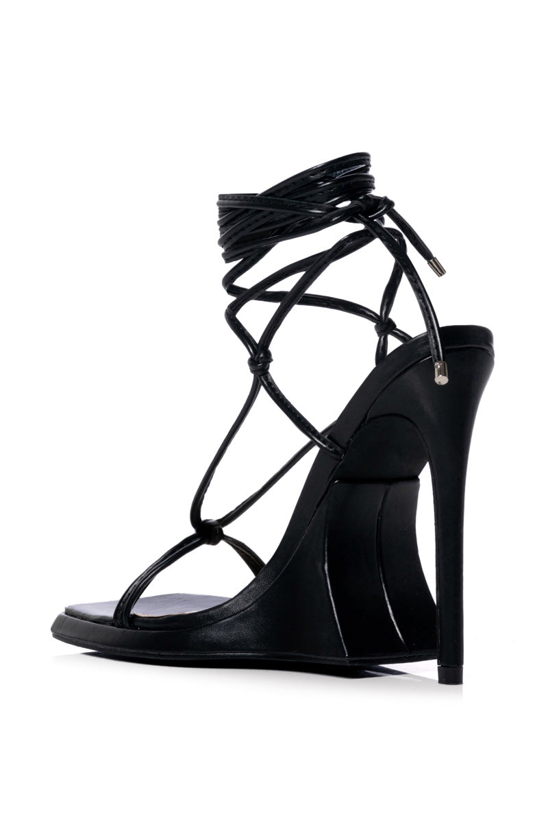 AZALEA WANG IMPULSIVE CHUNKY PUMP IN BLACK