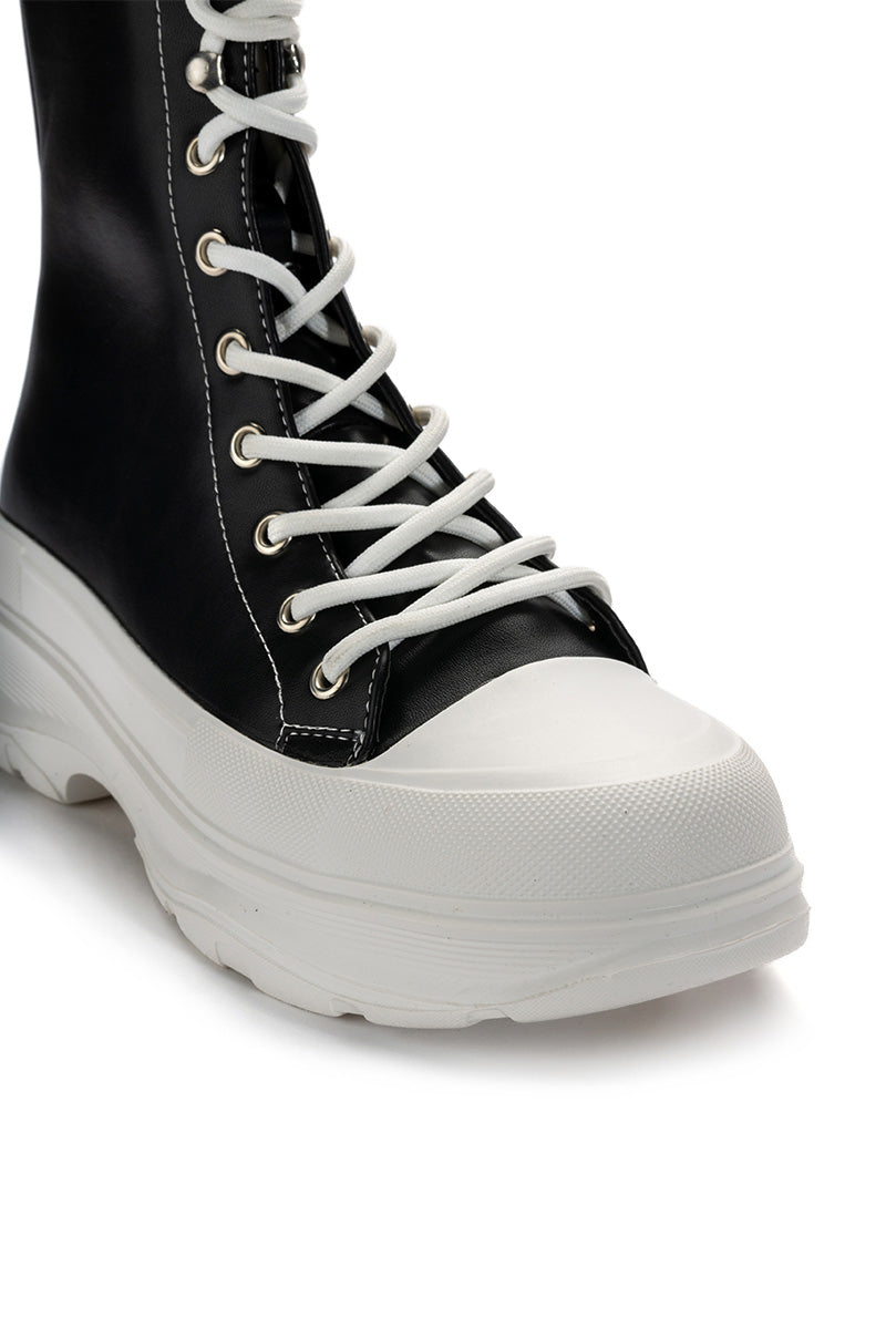 AZALEA WANG SOUTH FLATFORM SNEAKER IN BLACK MULTI