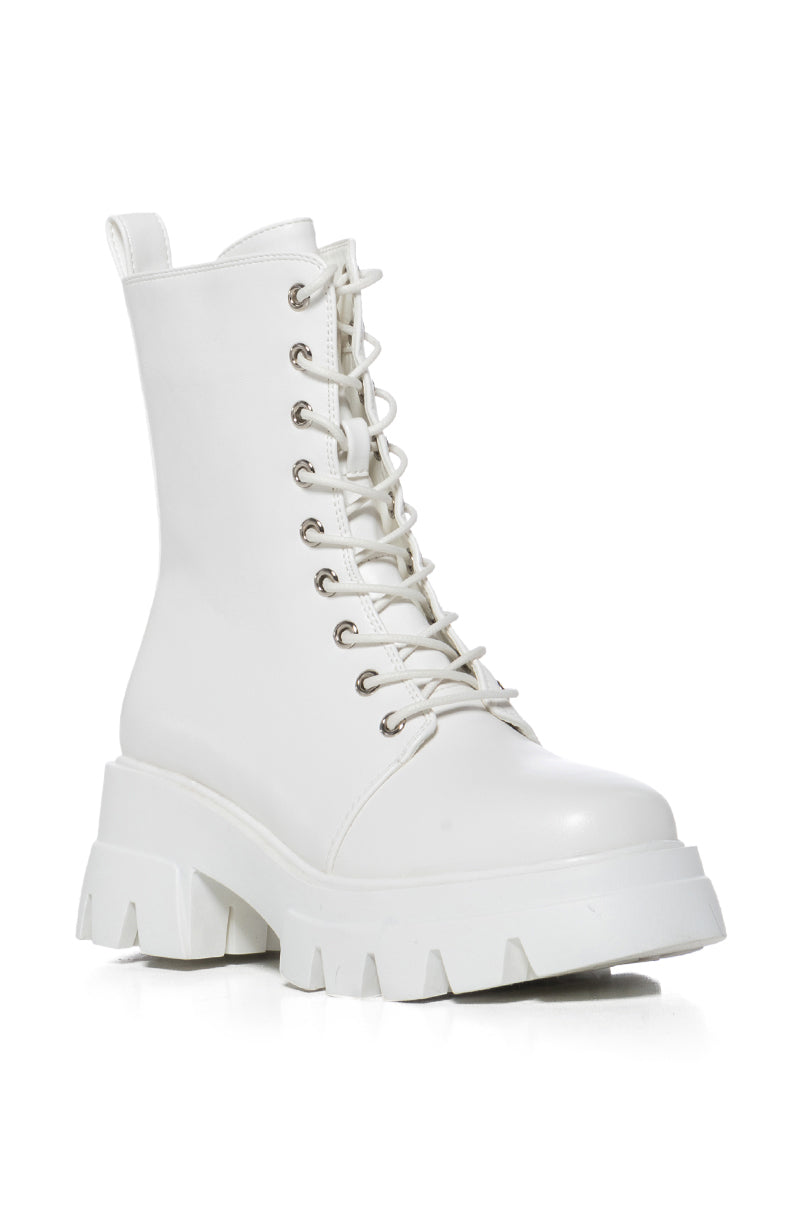 AZALEA WANG SIRIUSI  BOOTIE IN WHITE