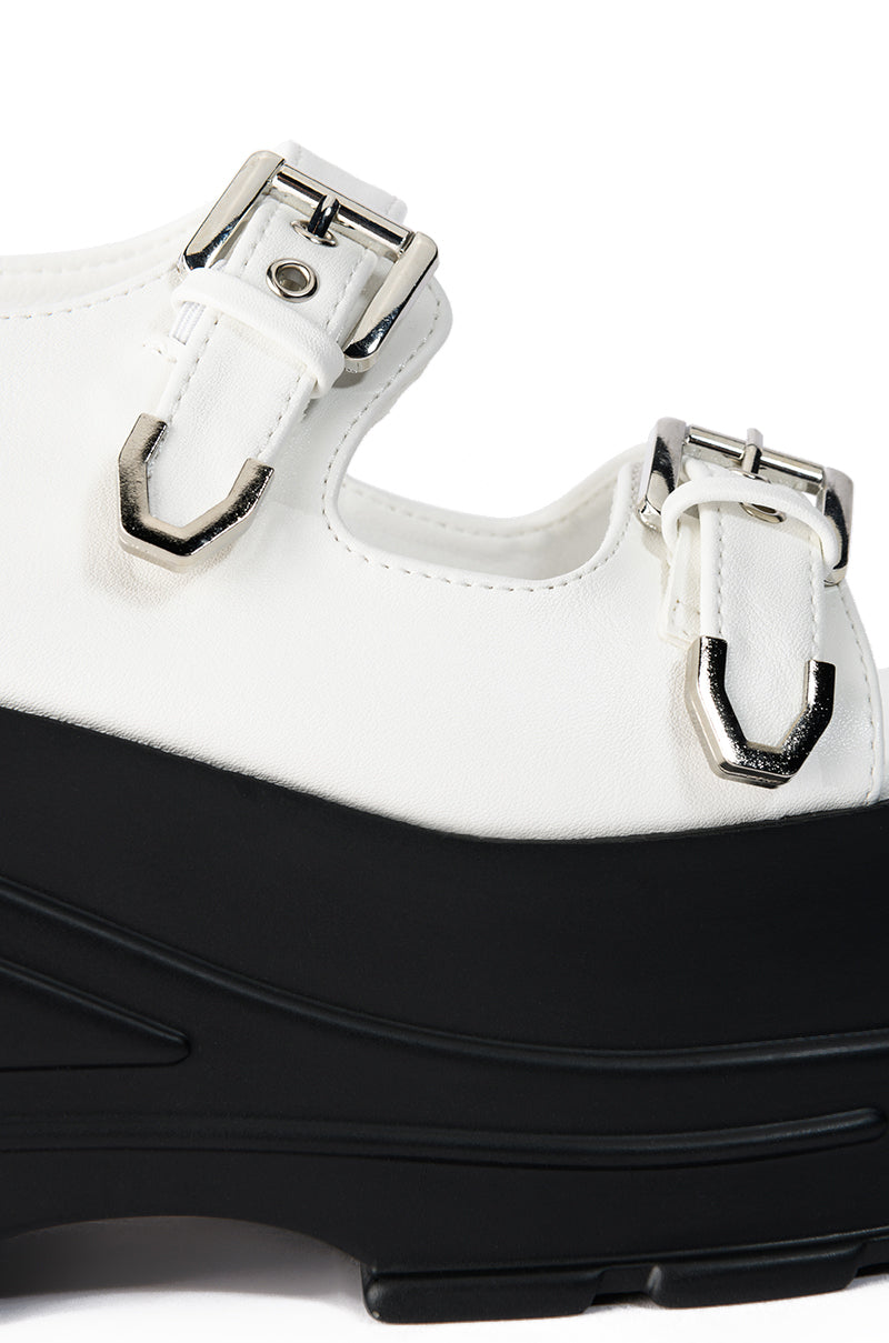 MONSTER JAM FLATFORM SANDAL IN WHITE