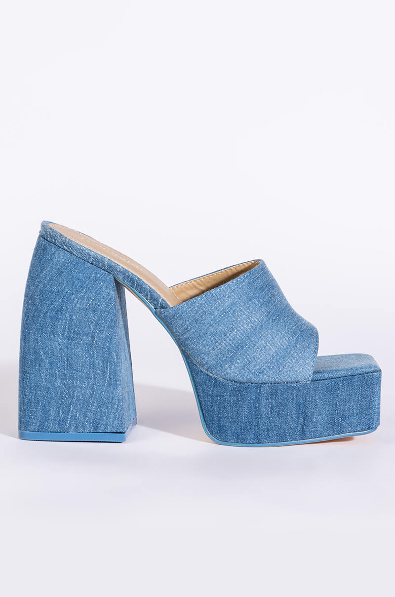 CHUNKY SLIP ON MULE IN DENIM